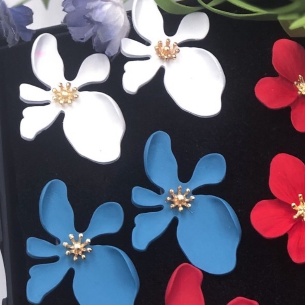 SALE! Art Deco Blooming Flower Post Earrings Navy